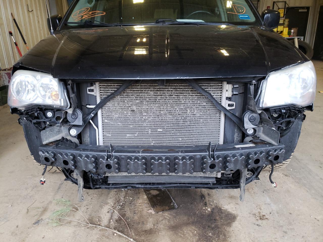 Photo 9 from auction – 2011 CHRYSLER TOWN & COU with VIN 2A4RR5DG4BR615221