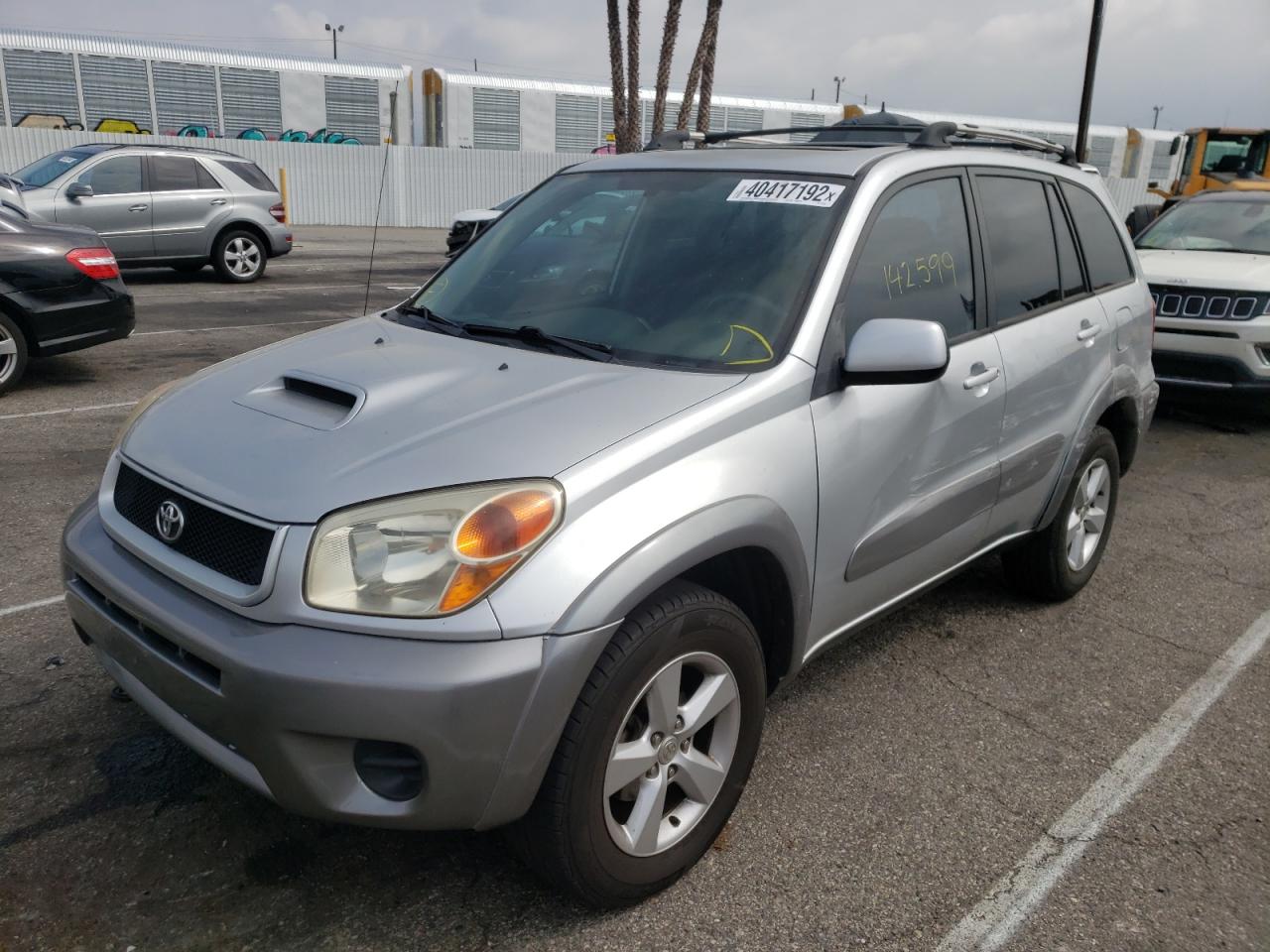 Photo 2 from auction – 2005 TOYOTA RAV4 with VIN JTEGD20V850057852