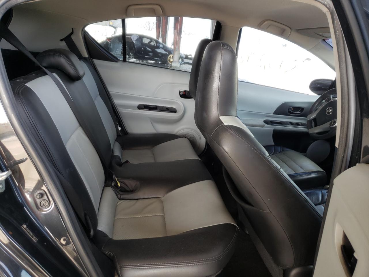 Photo 6 from auction – 2012 TOYOTA PRIUS C with VIN JTDKDTB30C1026537