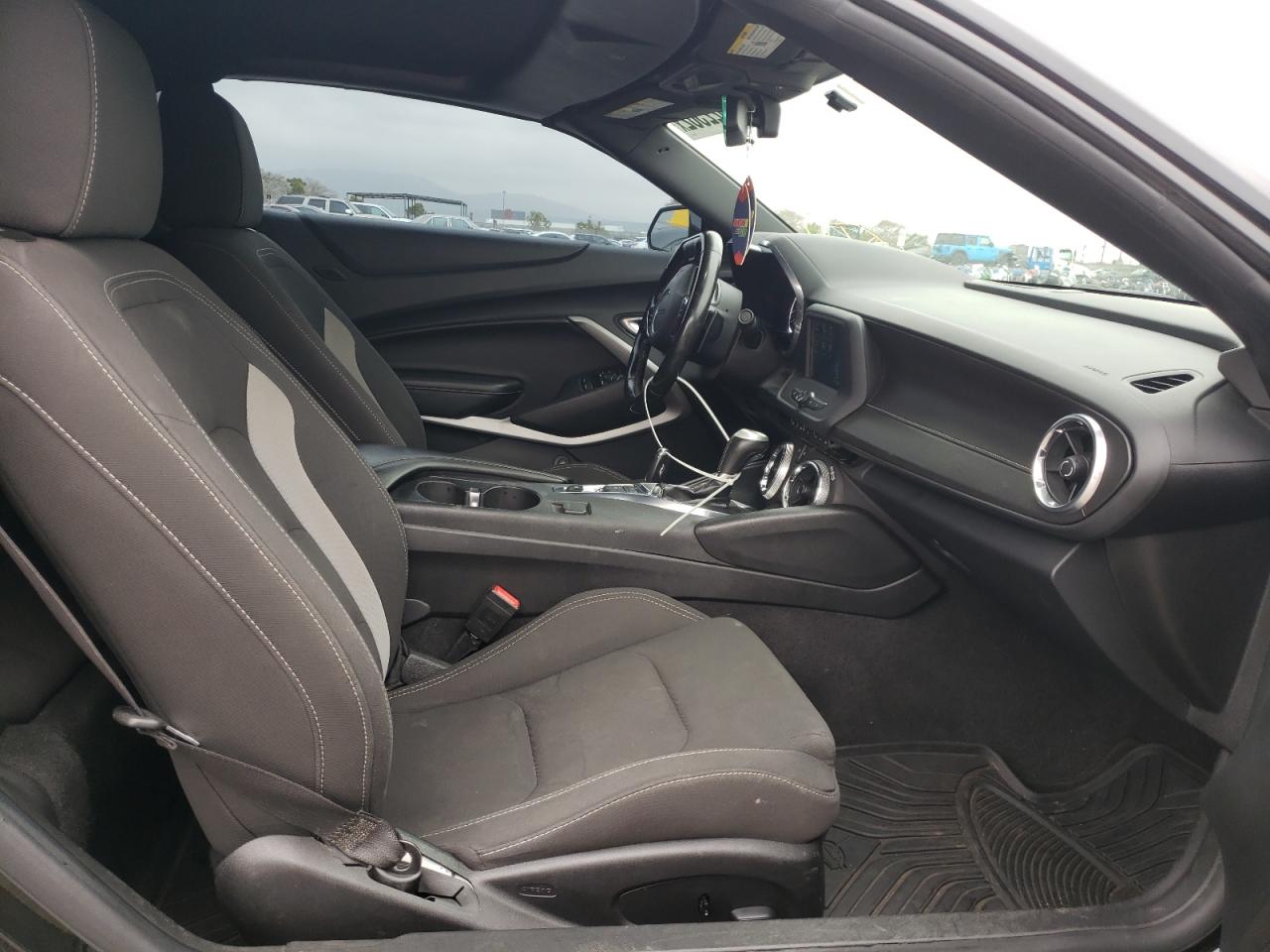 Photo 5 from auction – 2018 CHEVROLET CAMARO LT with VIN 1G1FB3DX4J0122559