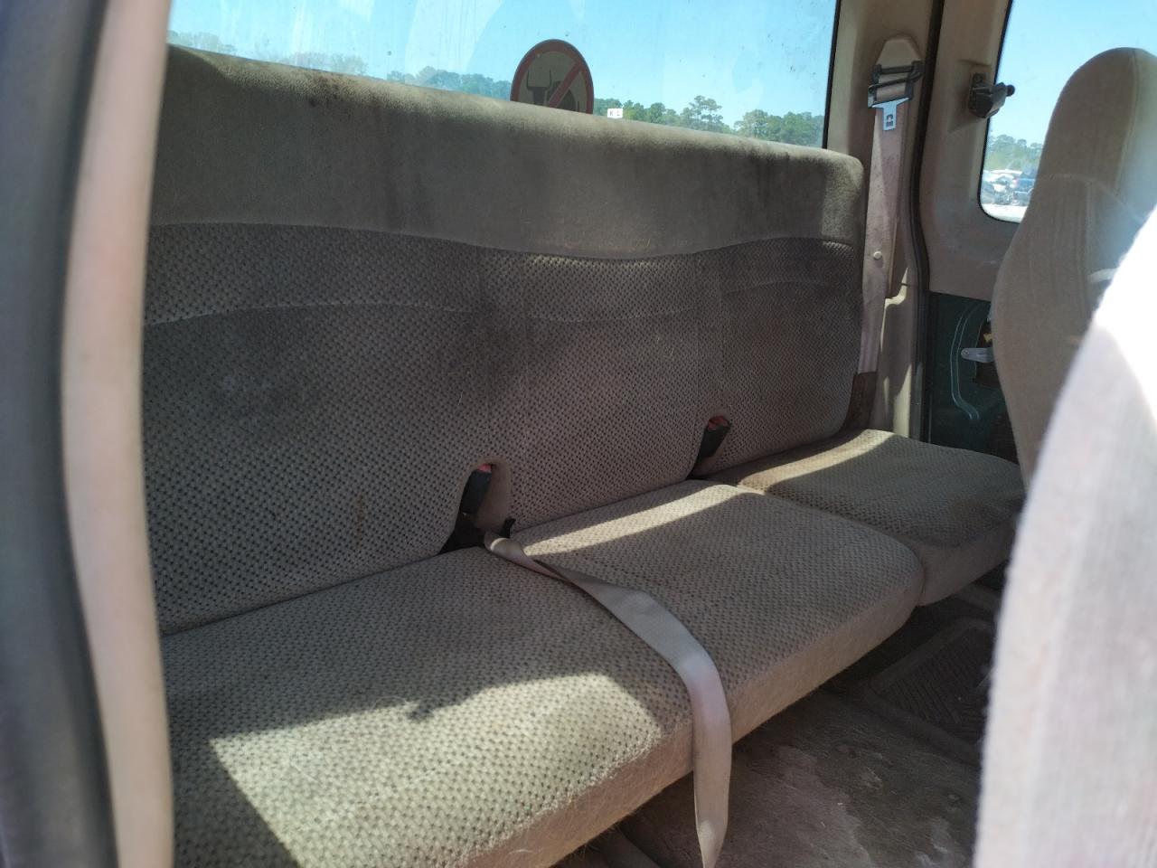 Photo 6 from auction – 2000 FORD F150 with VIN 1FTRX17W9YKA81681