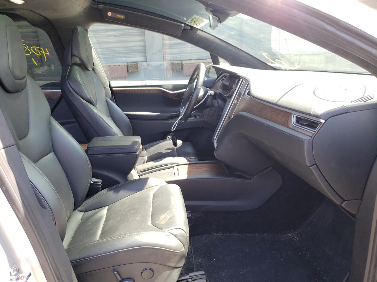 Photo 5 from auction – 2017 TESLA MODEL X with VIN 5YJXCBE22HF065554