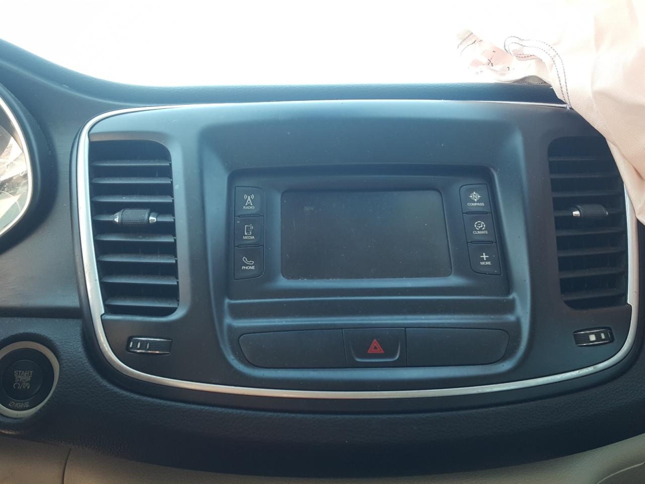 Photo 9 from auction – 2016 CHRYSLER 200 LIMITE with VIN 1C3CCCAB4GN154640