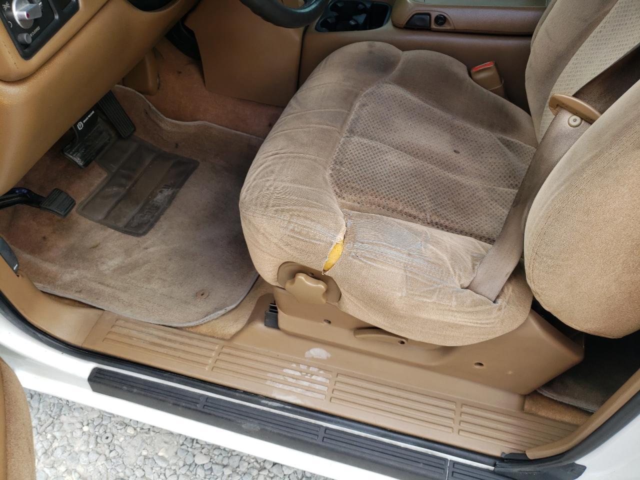Photo 10 from auction – 2000 CHEVROLET SILVERADO with VIN 1GCEC19T5YZ254794