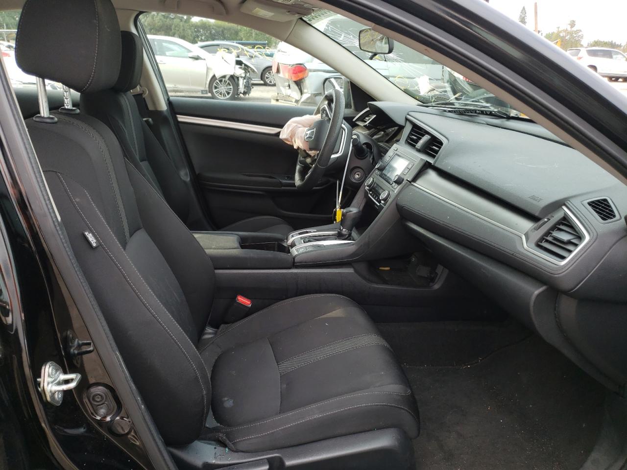 Photo 5 from auction – 2017 HONDA CIVIC LX with VIN 2HGFC2F58HH569543