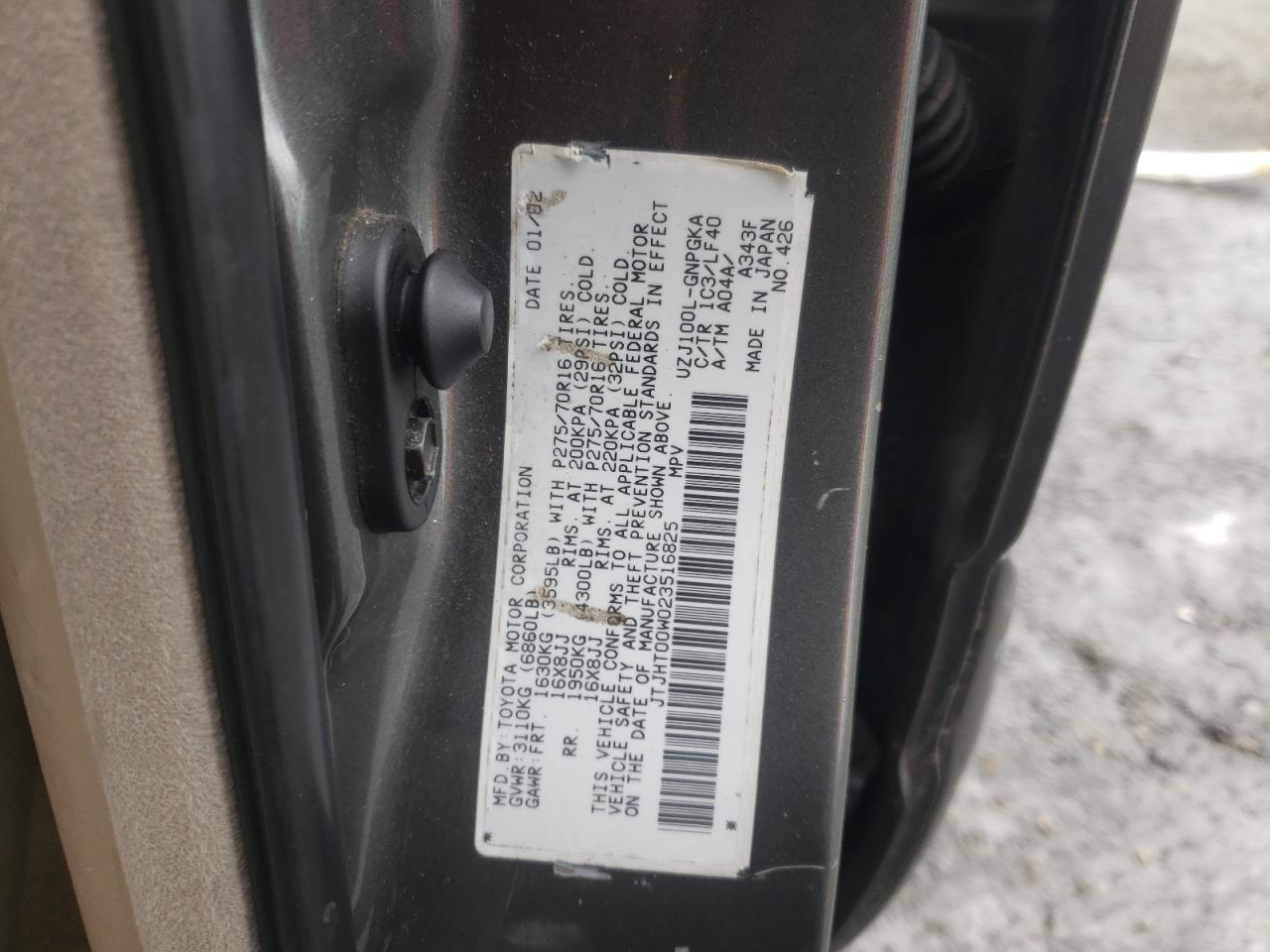 Photo 10 from auction – 2002 LEXUS LX 470 with VIN JTJHT00W023516825