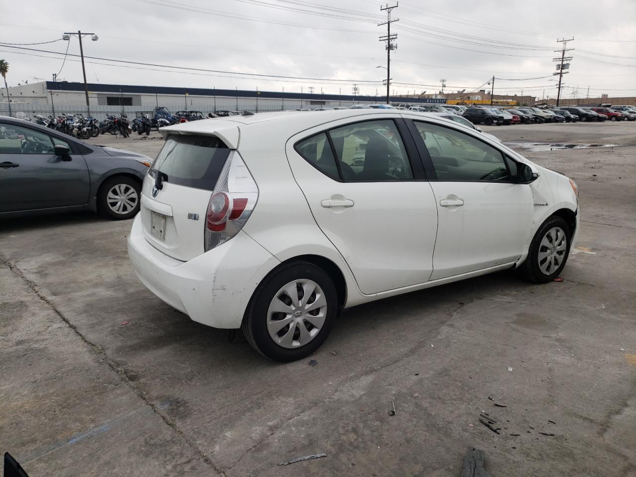 Zdjęcie 4 z aukcji – 2014 TOYOTA PRIUS C z VIN JTDKDTB35E1572575