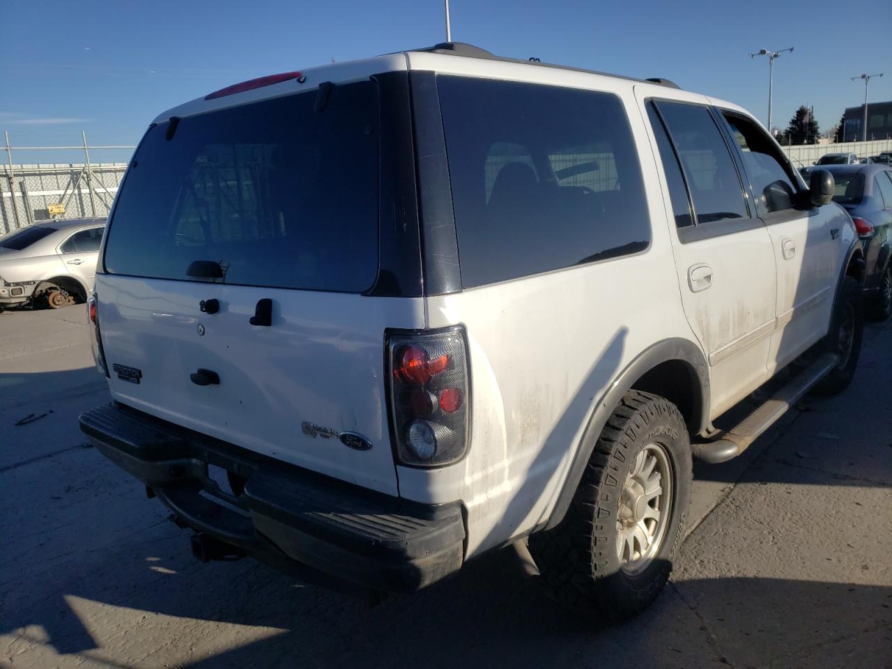 Photo 4 from auction – 2000 FORD EXPEDITION with VIN 1FMPU16L5YLA88043