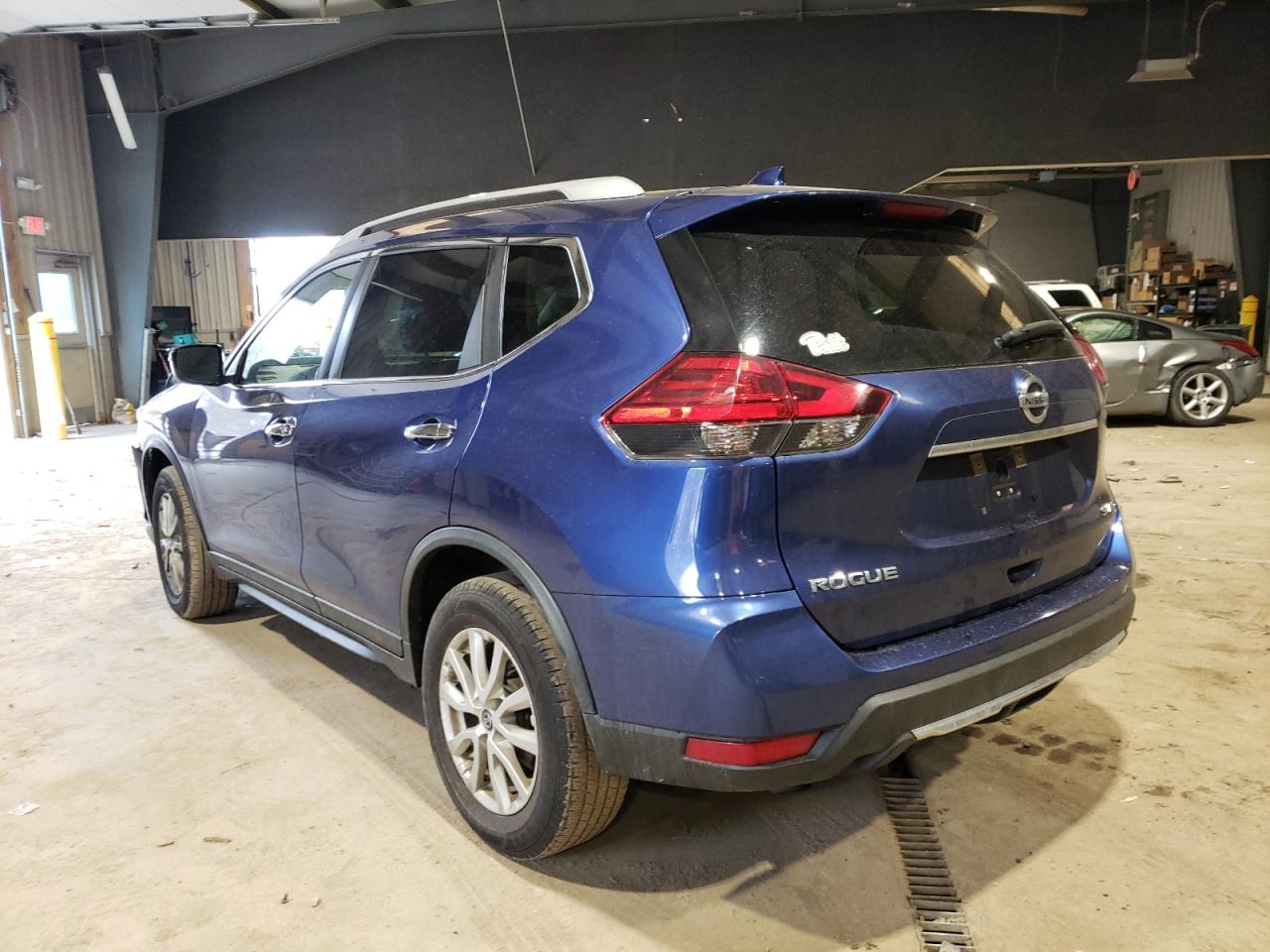 Photo 3 from auction – 2017 NISSAN ROGUE S with VIN KNMAT2MV4HP570034