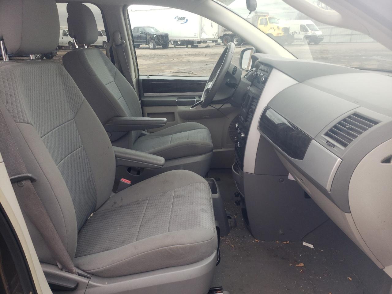 Photo 5 from auction – 2010 DODGE GRAND CARA with VIN 2D4RN5D18AR306401