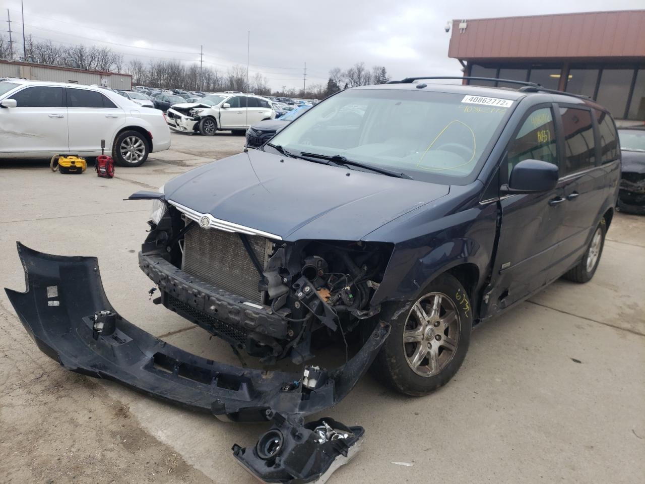 Photo 2 from auction – 2008 CHRYSLER TOWN & COU with VIN 2A8HR54P48R738245