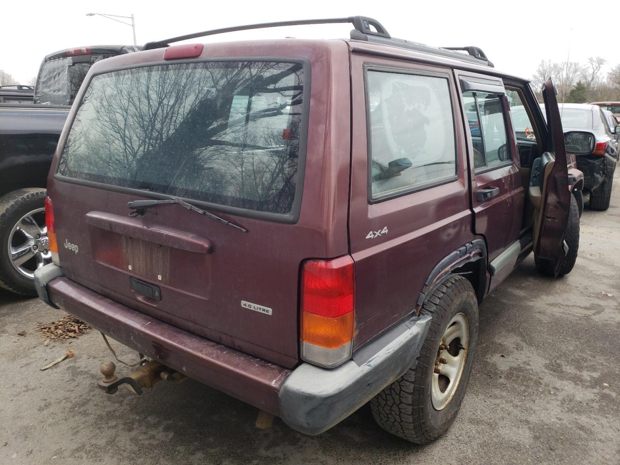 Photo 4 from auction – 2000 JEEP CHEROKEE S with VIN 1J4FF48S2YL231315
