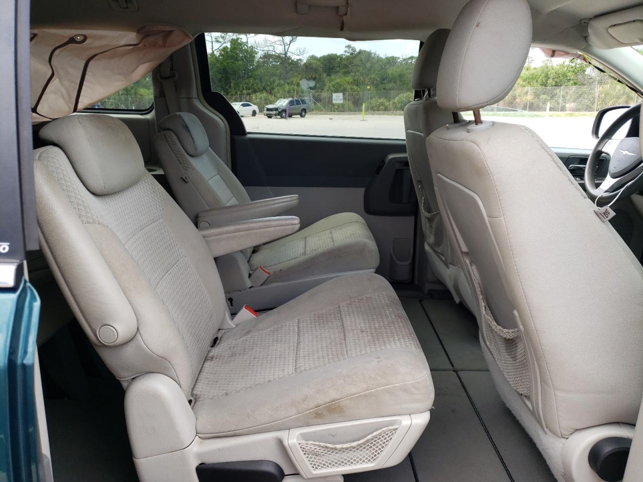 Photo 6 from auction – 2009 CHRYSLER TOWN & COU with VIN 2A8HR44E49R631867