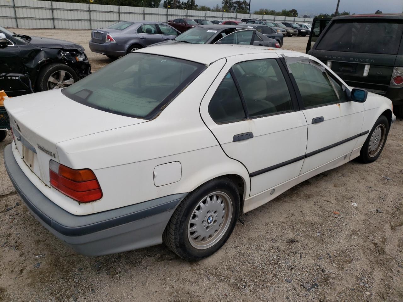 Photo 4 from auction – 1992 BMW 325 I with VIN WBACB3313NFE04718