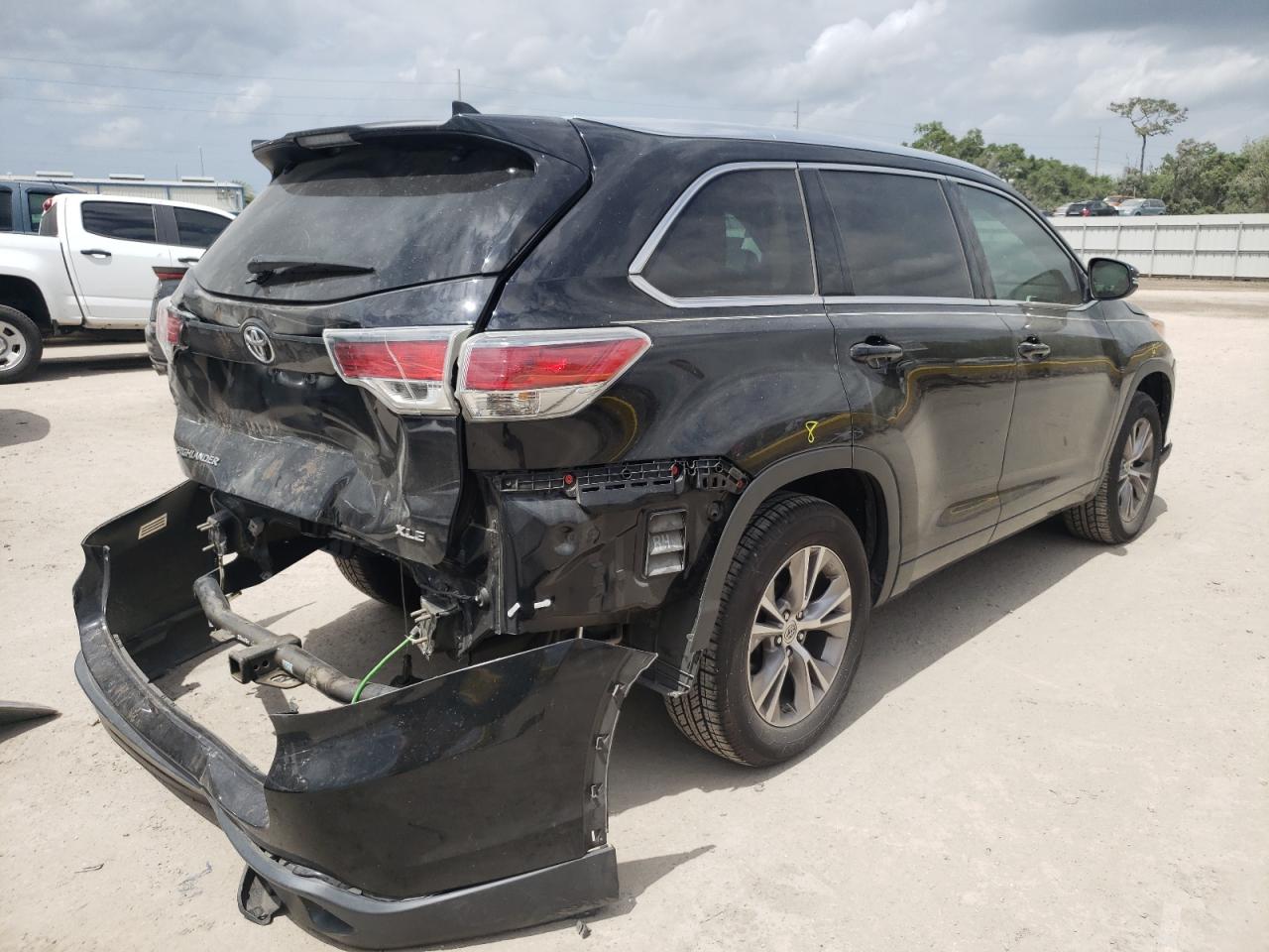 Photo 4 from auction – 2015 TOYOTA HIGHLANDER with VIN 5TDKKRFH0FS099915