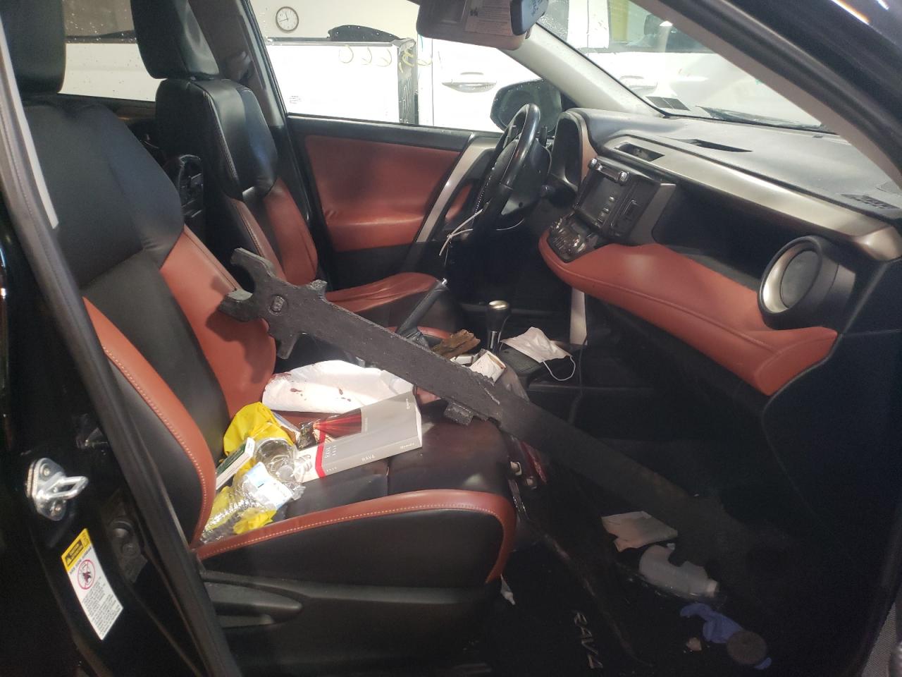 Photo 5 from auction – 2015 TOYOTA RAV4 LIMIT with VIN 2T3DFREV1FW406303