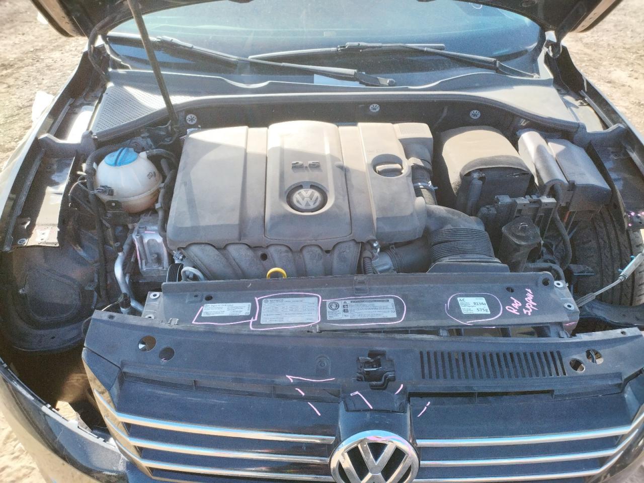Photo 7 from auction – 2014 VOLKSWAGEN PASSAT SE with VIN 1VWBP7A3XEC007255