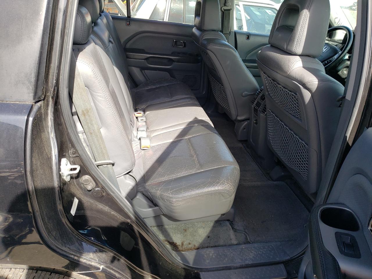 Photo 6 from auction – 2004 HONDA PILOT EXL with VIN 2HKYF18684H507740