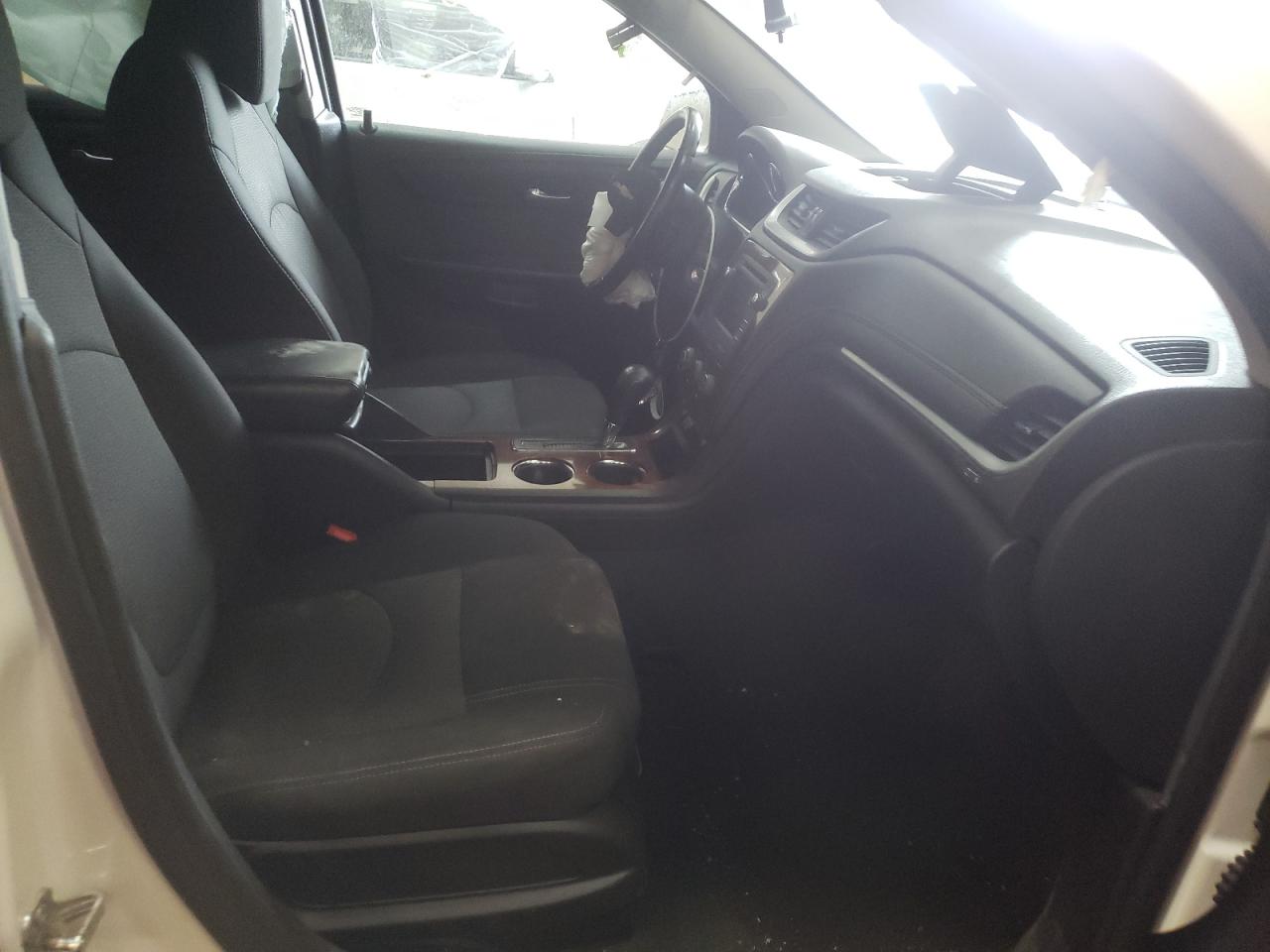 Photo 5 from auction – 2014 CHEVROLET TRAVERSE L with VIN 1GNKRGKD8EJ287149