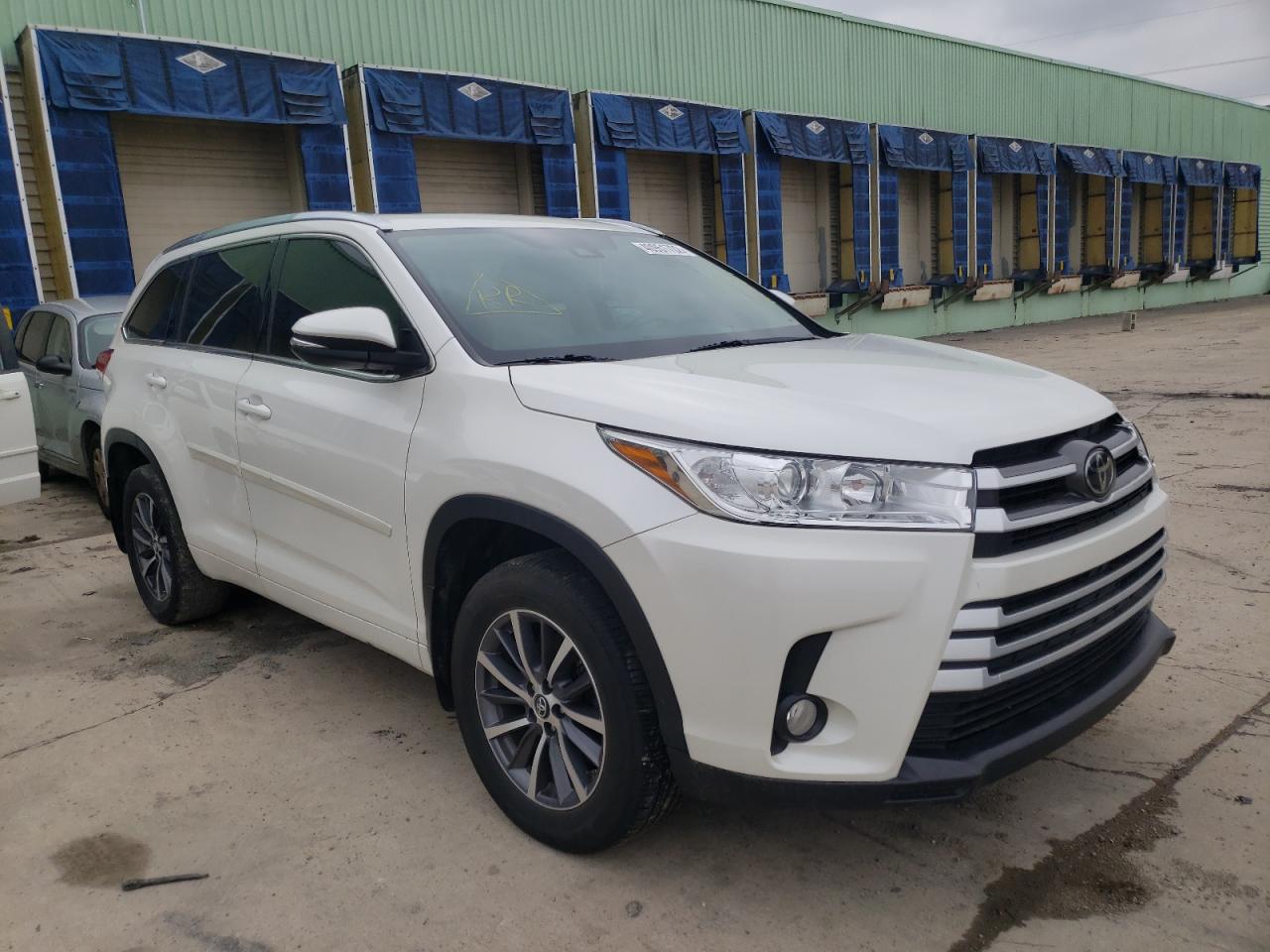 TOYOTA HIGHLANDER 2018 with VIN 5TDJZRFH7JS849293 - Photo from auction
