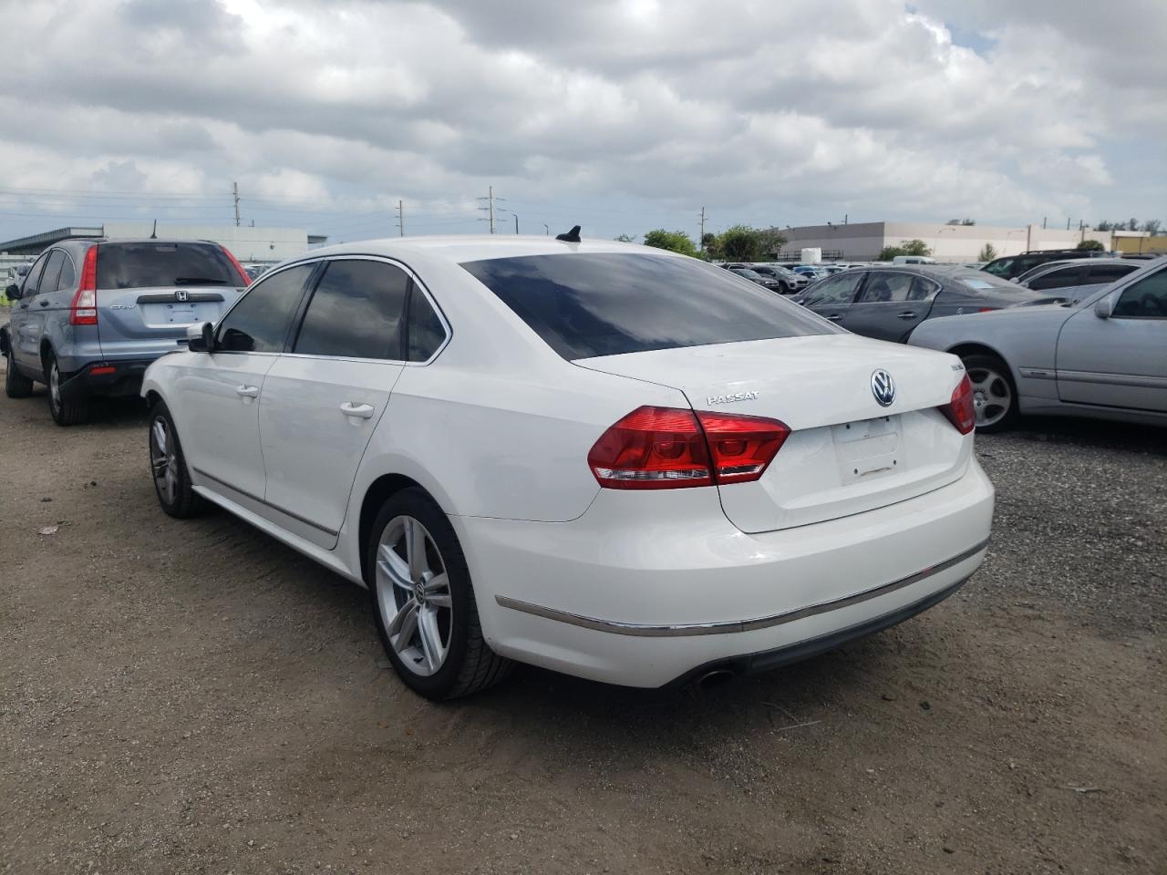 Photo 3 from auction – 2015 VOLKSWAGEN PASSAT SEL with VIN 1VWCS7A35FC024601