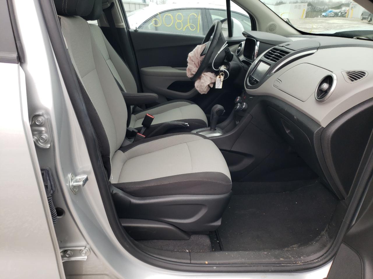 Photo 5 from auction – 2016 CHEVROLET TRAX LS with VIN 3GNCJNSB8GL267221