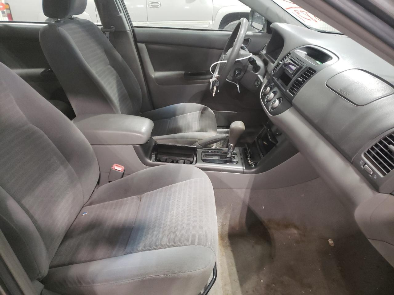 Photo 5 from auction – 2005 TOYOTA CAMRY LE with VIN 4T1BE32K75U545831