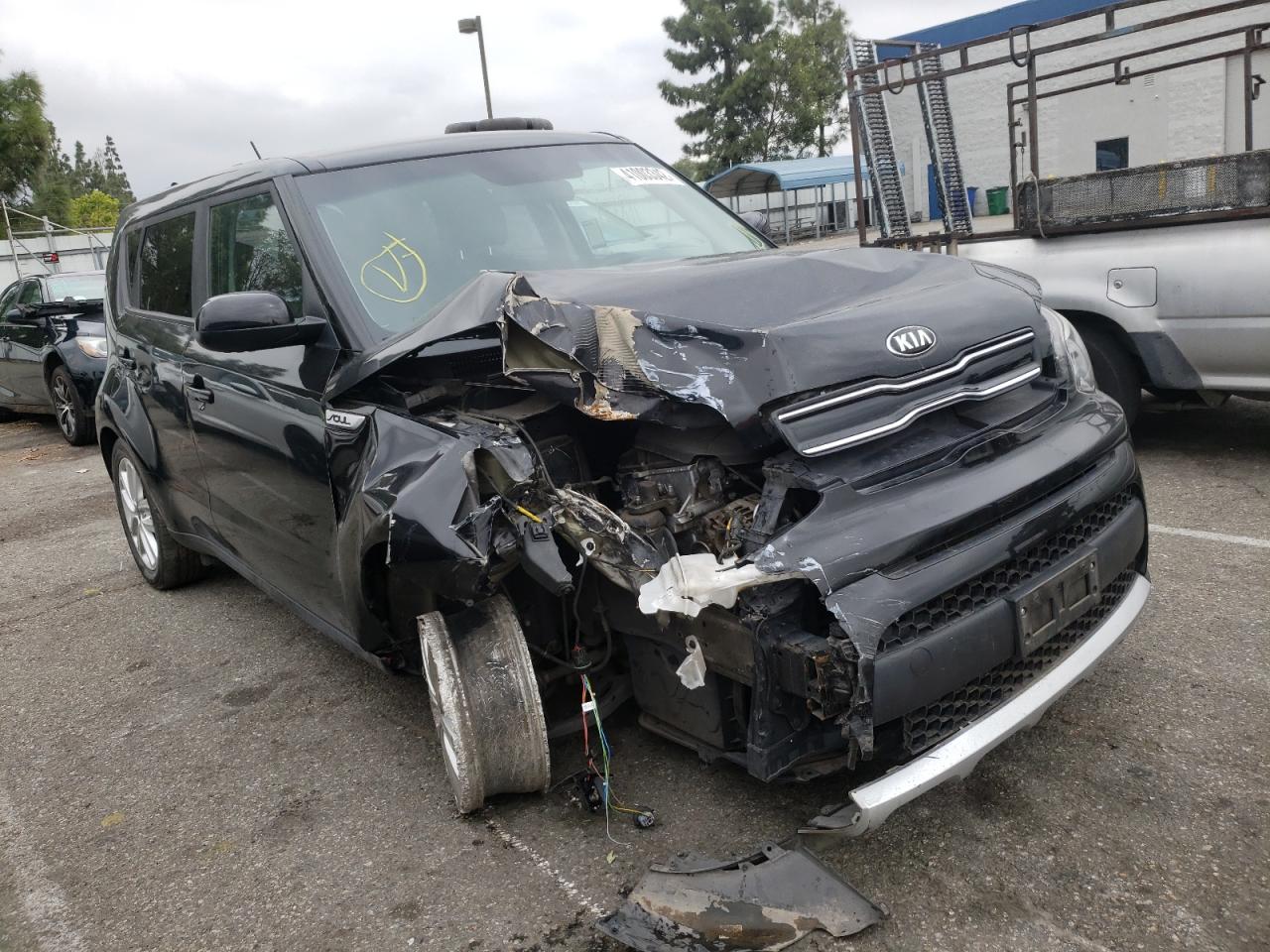 KIA SOUL + 2017 with VIN KNDJP3A5XH7461463 - Photo from auction
