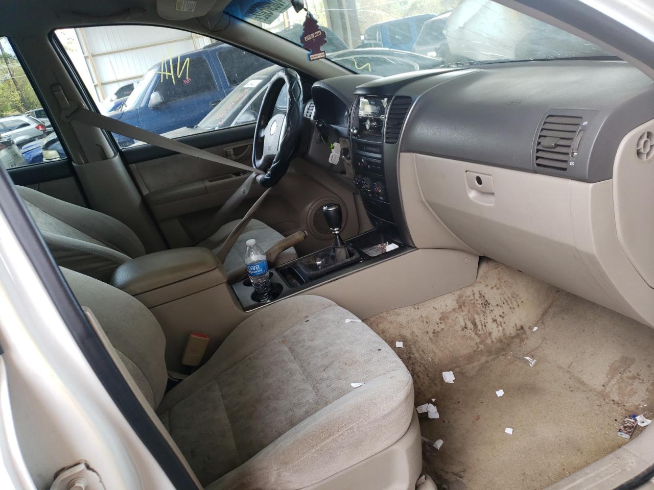 Photo 5 from auction – 2005 KIA SORENTO EX with VIN KNDJD733555334283