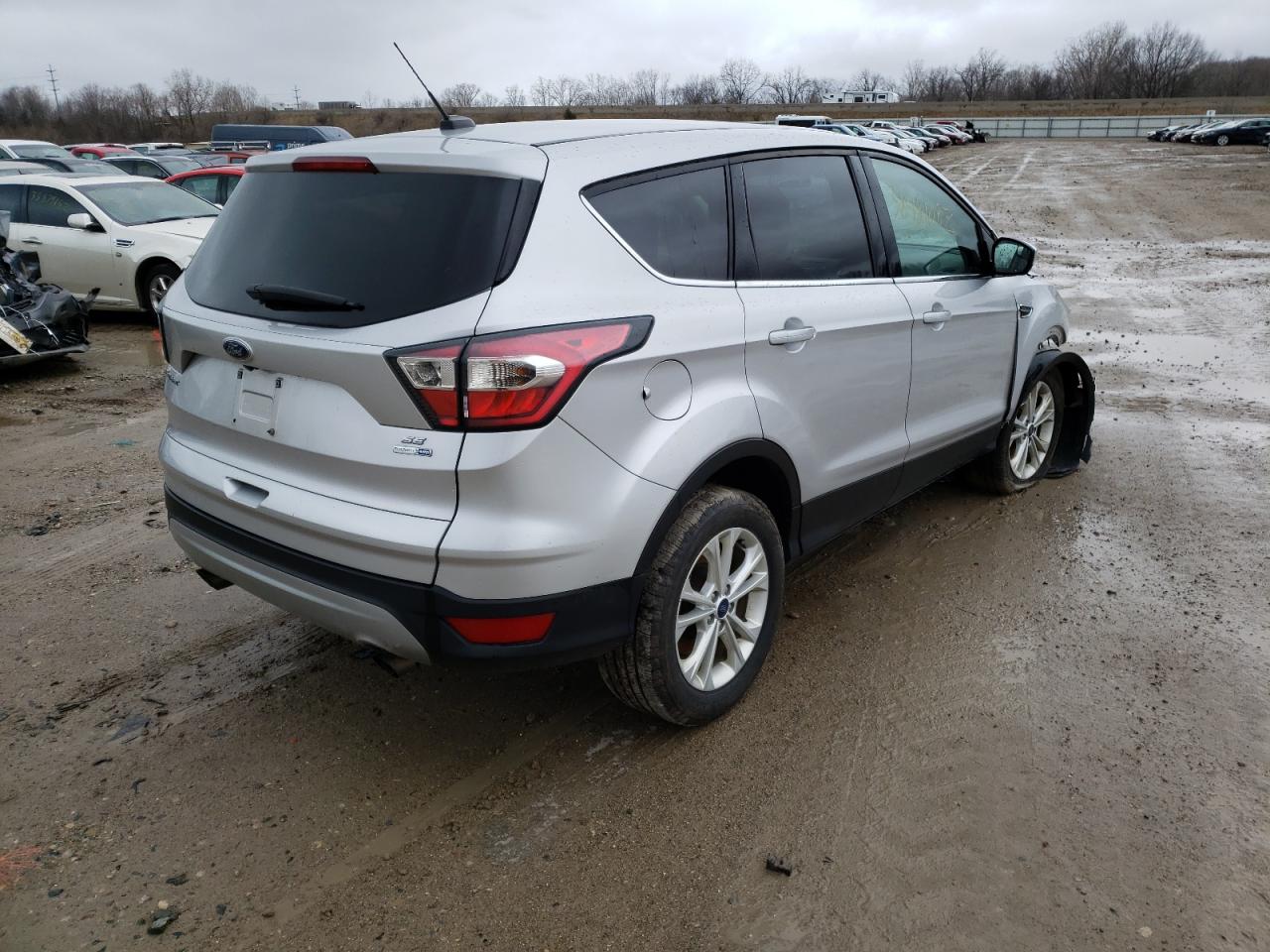 Photo 4 from auction – 2017 FORD ESCAPE SE with VIN 1FMCU9G95HUB08429