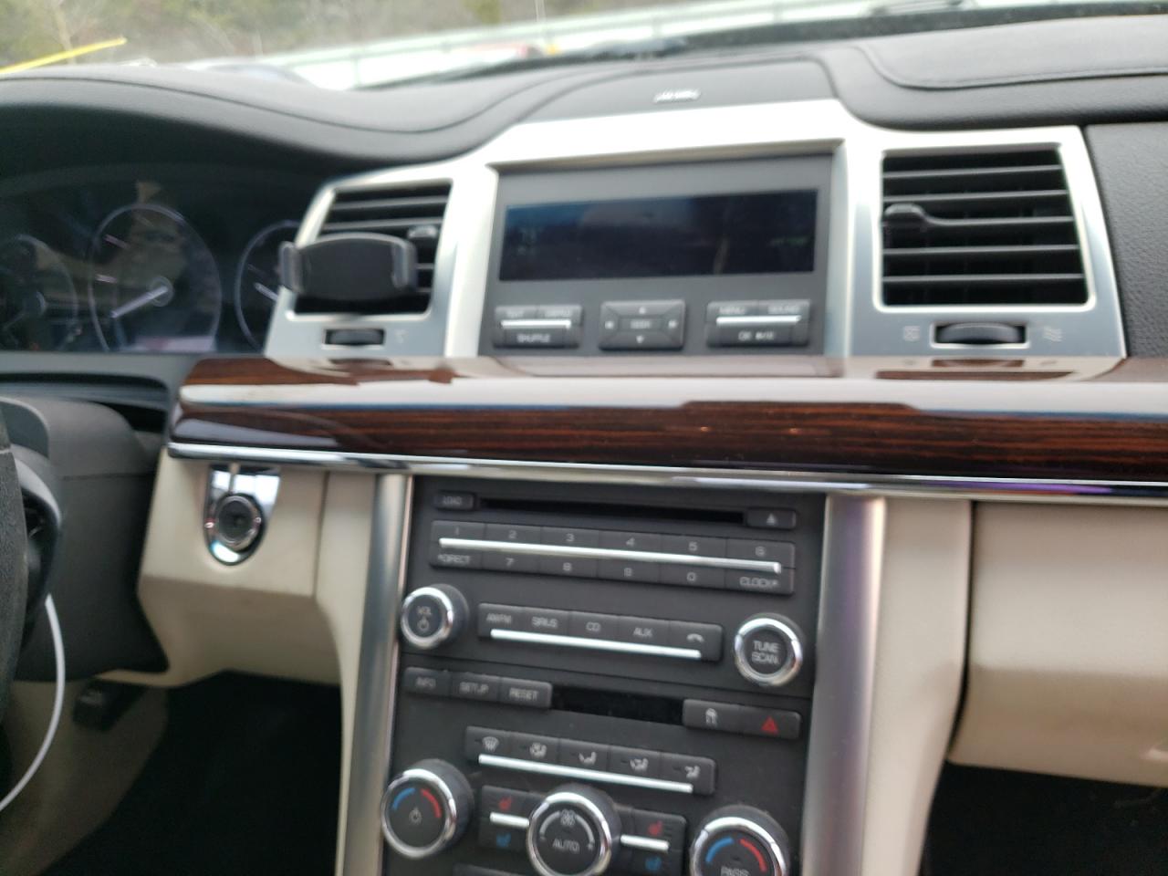 Photo 9 from auction – 2010 LINCOLN MKS with VIN 1LNHL9FT2AG606954