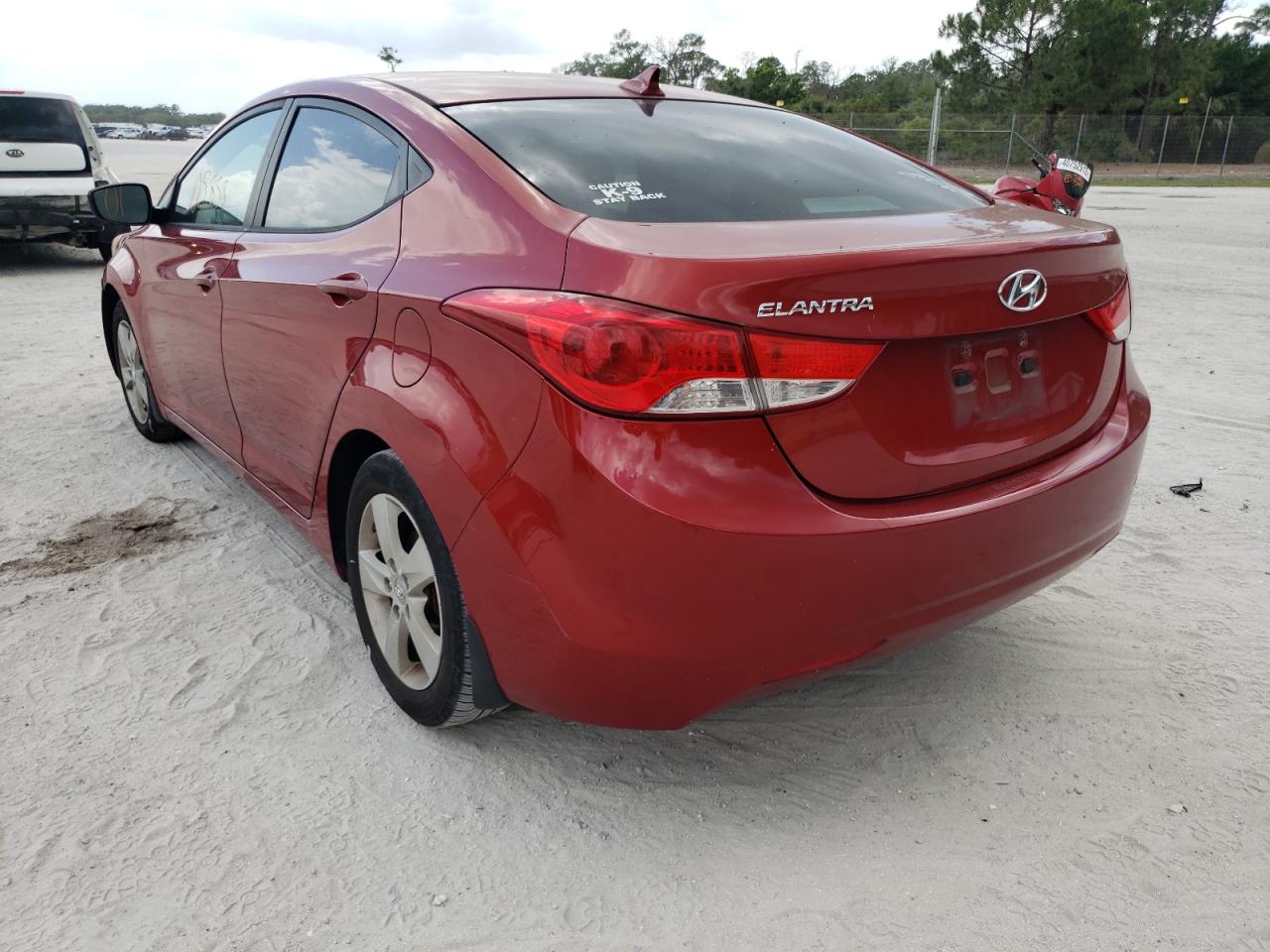 Photo 3 from auction – 2013 HYUNDAI ELANTRA GL with VIN KMHDH4AE5DU866296