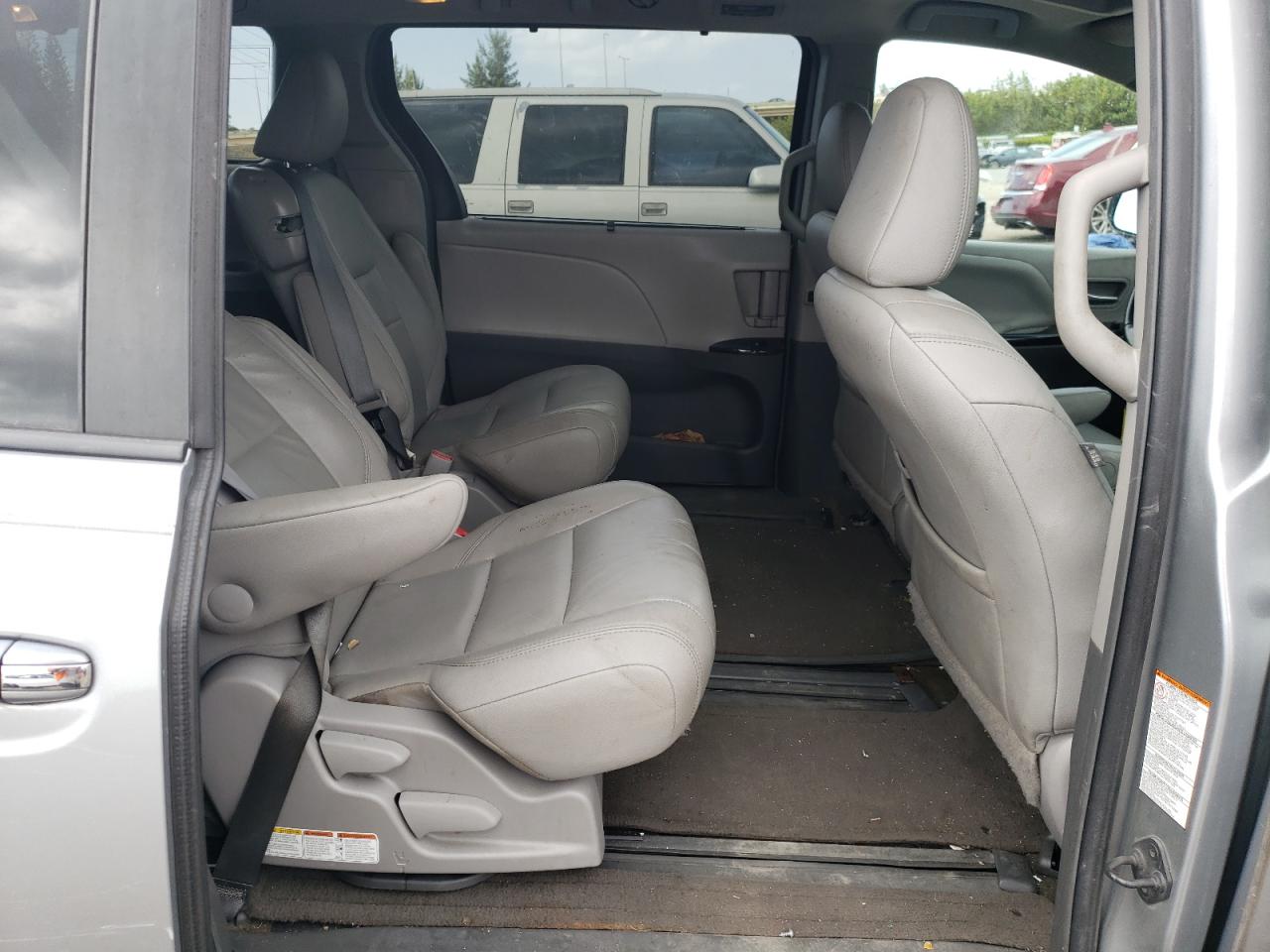Photo 6 from auction – 2015 TOYOTA SIENNA XLE with VIN 5TDYK3DC3FF631916