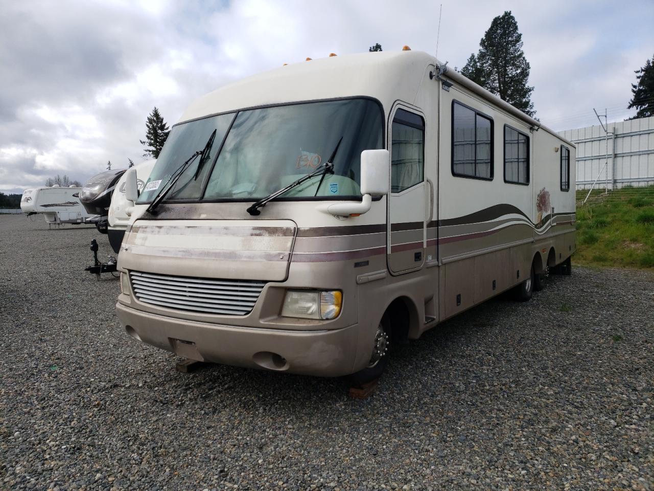 Photo 2 from auction – 1996 SOUT MOTORHOME with VIN 3FCMF53G7TJA04622