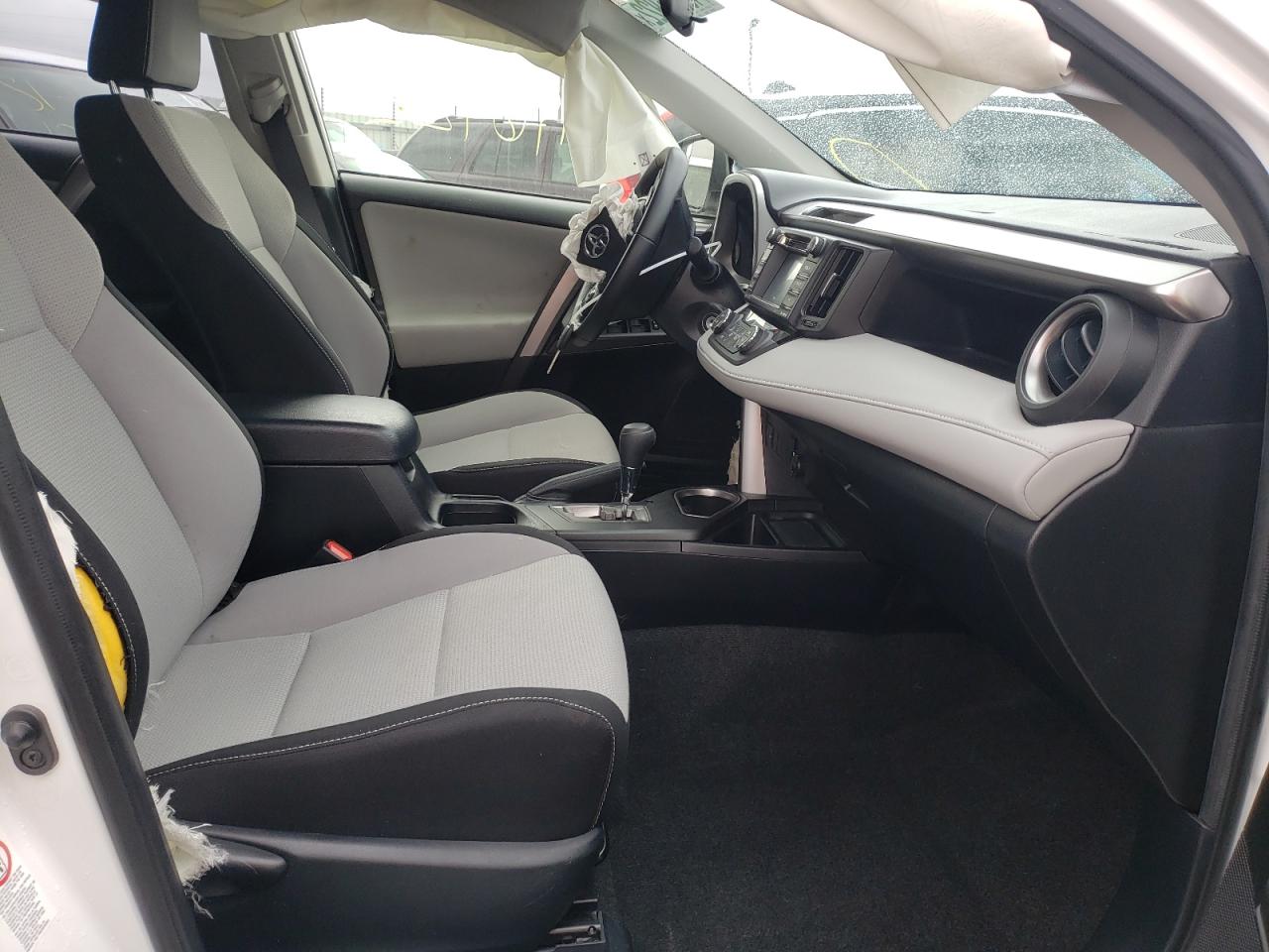 Photo 5 from auction – 2016 TOYOTA RAV4 XLE with VIN JTMRFREV4GD188992