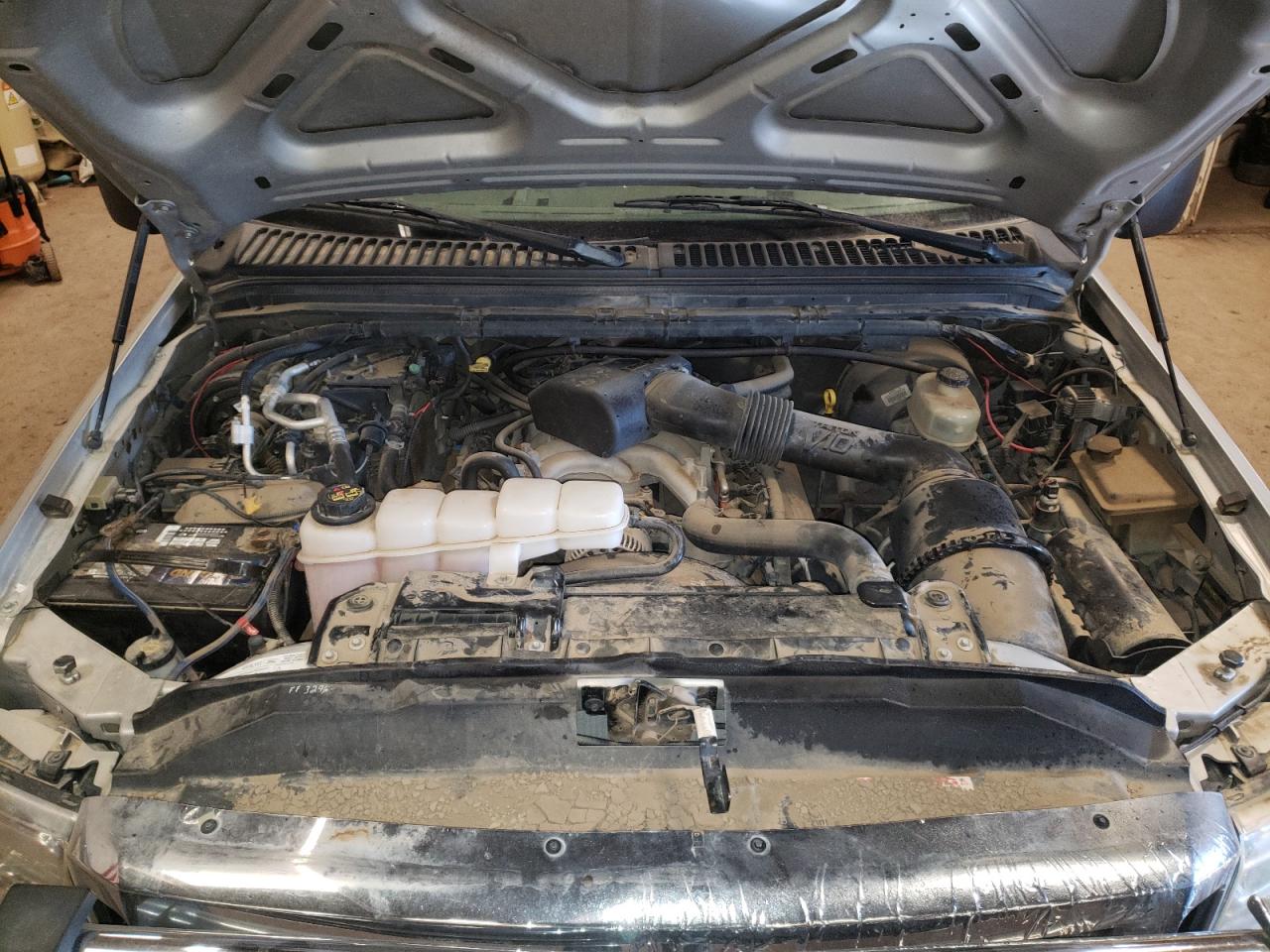 Photo 7 from auction – 2005 FORD EXCURSION with VIN 1FMNU41S05ED41261
