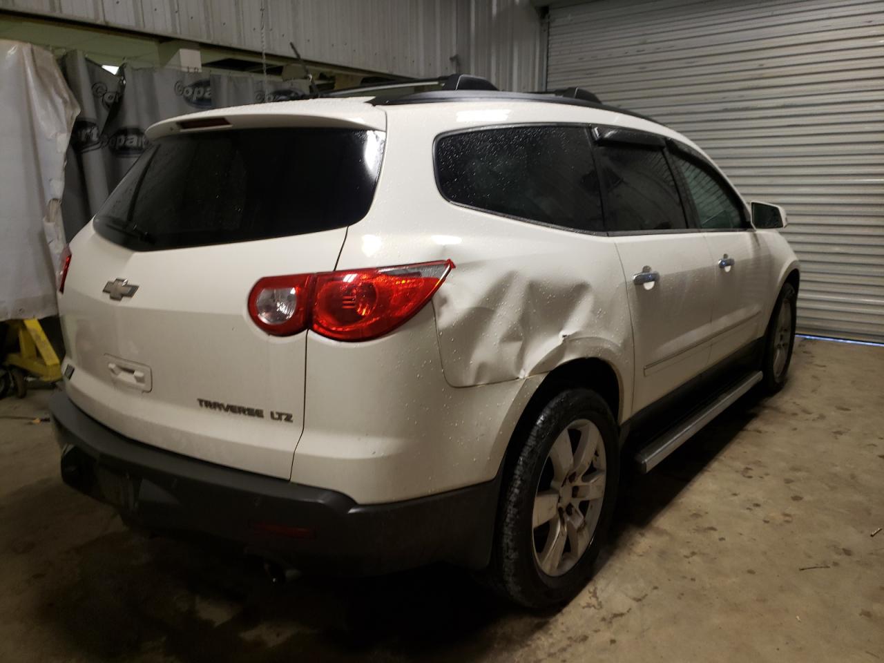 Foto 4 de la subasta – 2011 CHEVROLET TRAVERSE L con VIN 1GNKRLEDXBJ360263