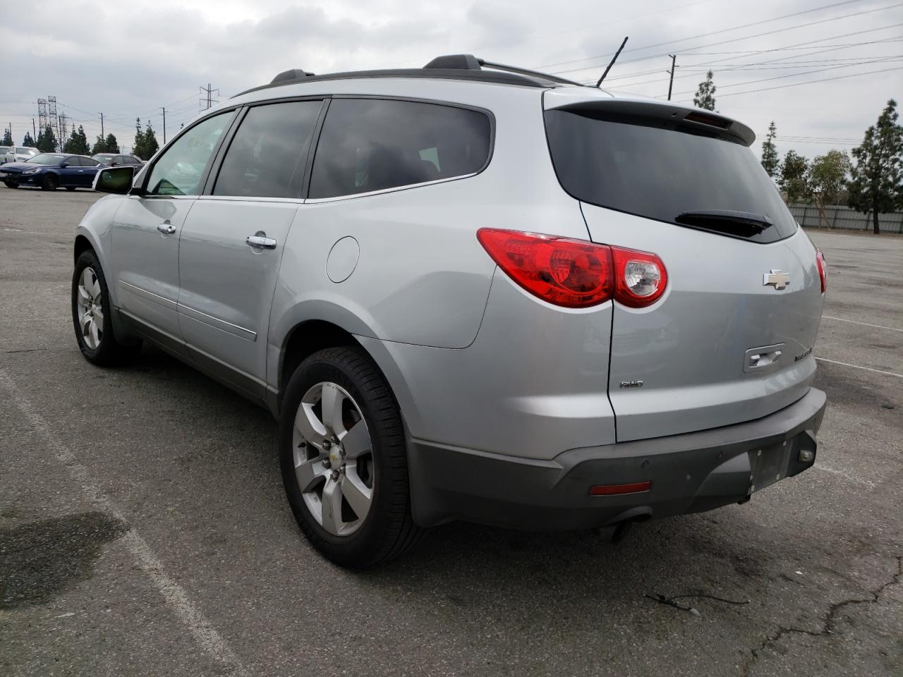 Photo 3 from auction – 2012 CHEVROLET TRAVERSE L with VIN 1GNKVLED6CJ135402