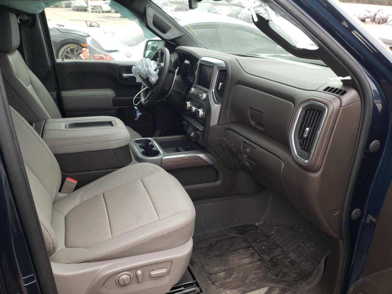 Photo 5 from auction – 2022 GMC SIERRA LIM with VIN 3GTU9DED4NG142266