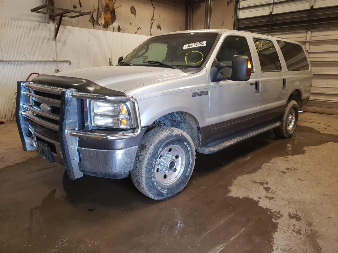 Photo 2 from auction – 2005 FORD EXCURSION with VIN 1FMNU41S05ED41261