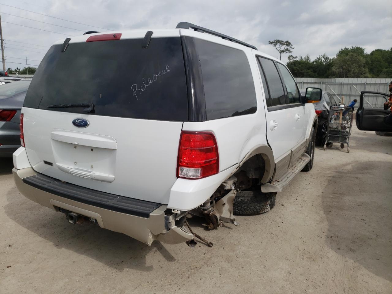Photo 4 from auction – 2005 FORD EXPEDITION with VIN 1FMPU18545LA23632