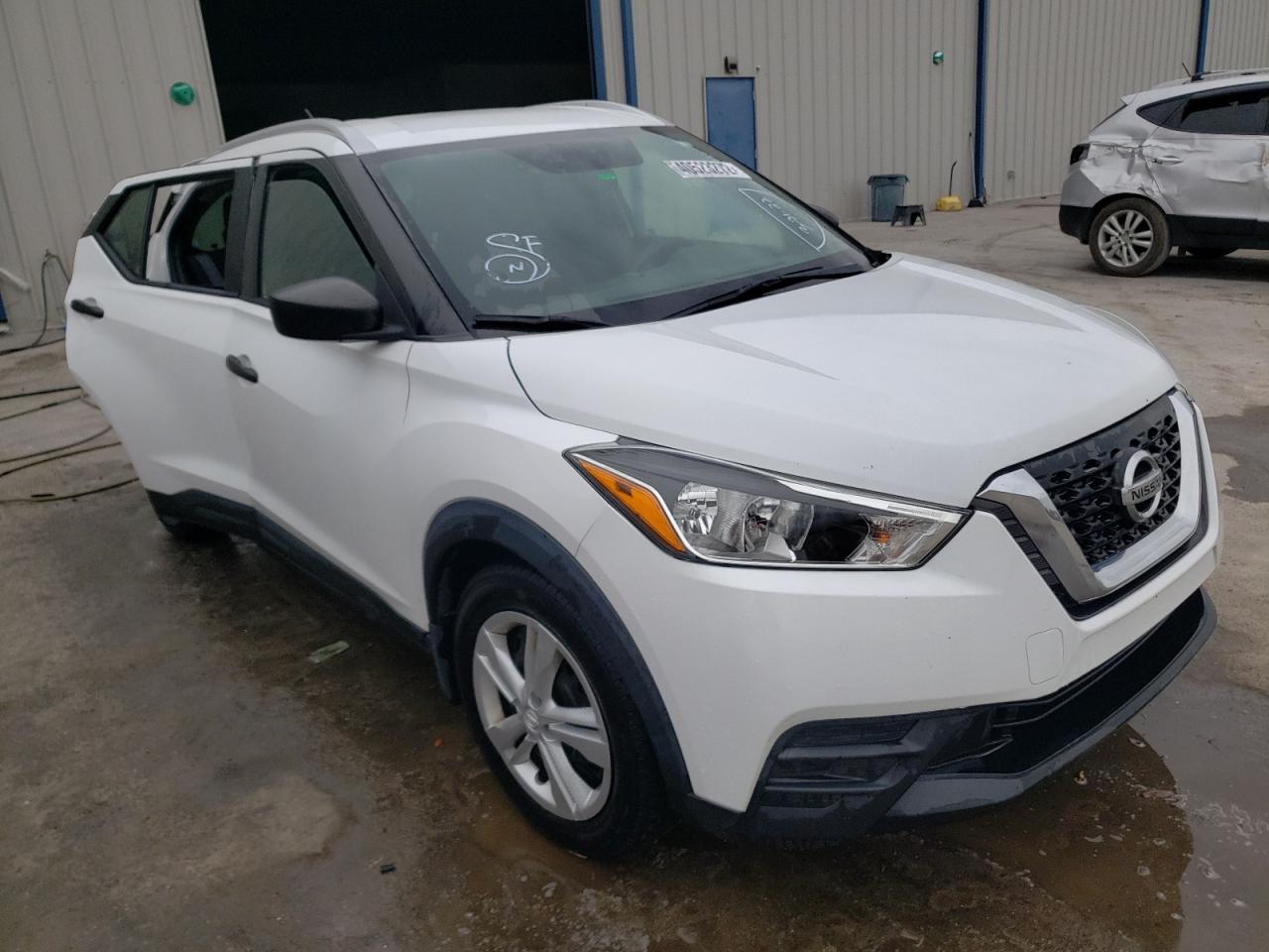 NISSAN KICKS S 2019 with VIN 3N1CP5CU3KL511778 - Photo from auction