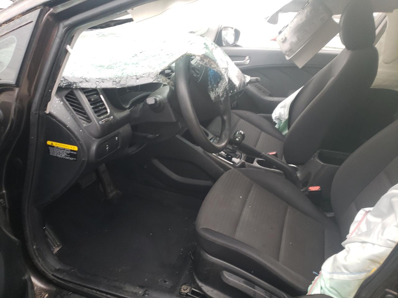 Photo 5 from auction – 2017 KIA FORTE LX with VIN 3KPFL4A78HE093437