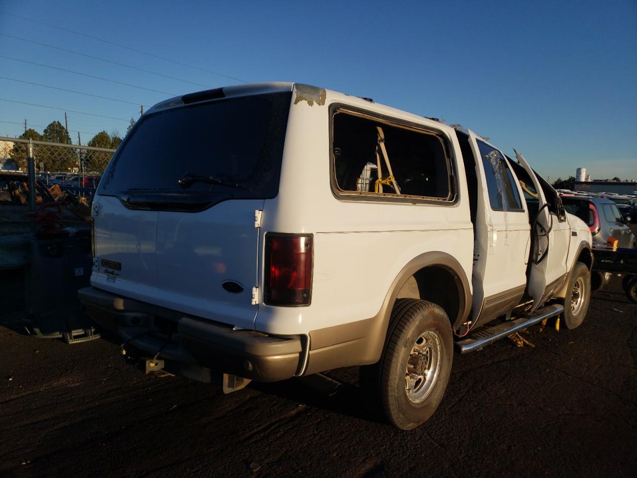 Photo 4 from auction – 2003 FORD EXCURSION with VIN 1FMNU45S33EA80778