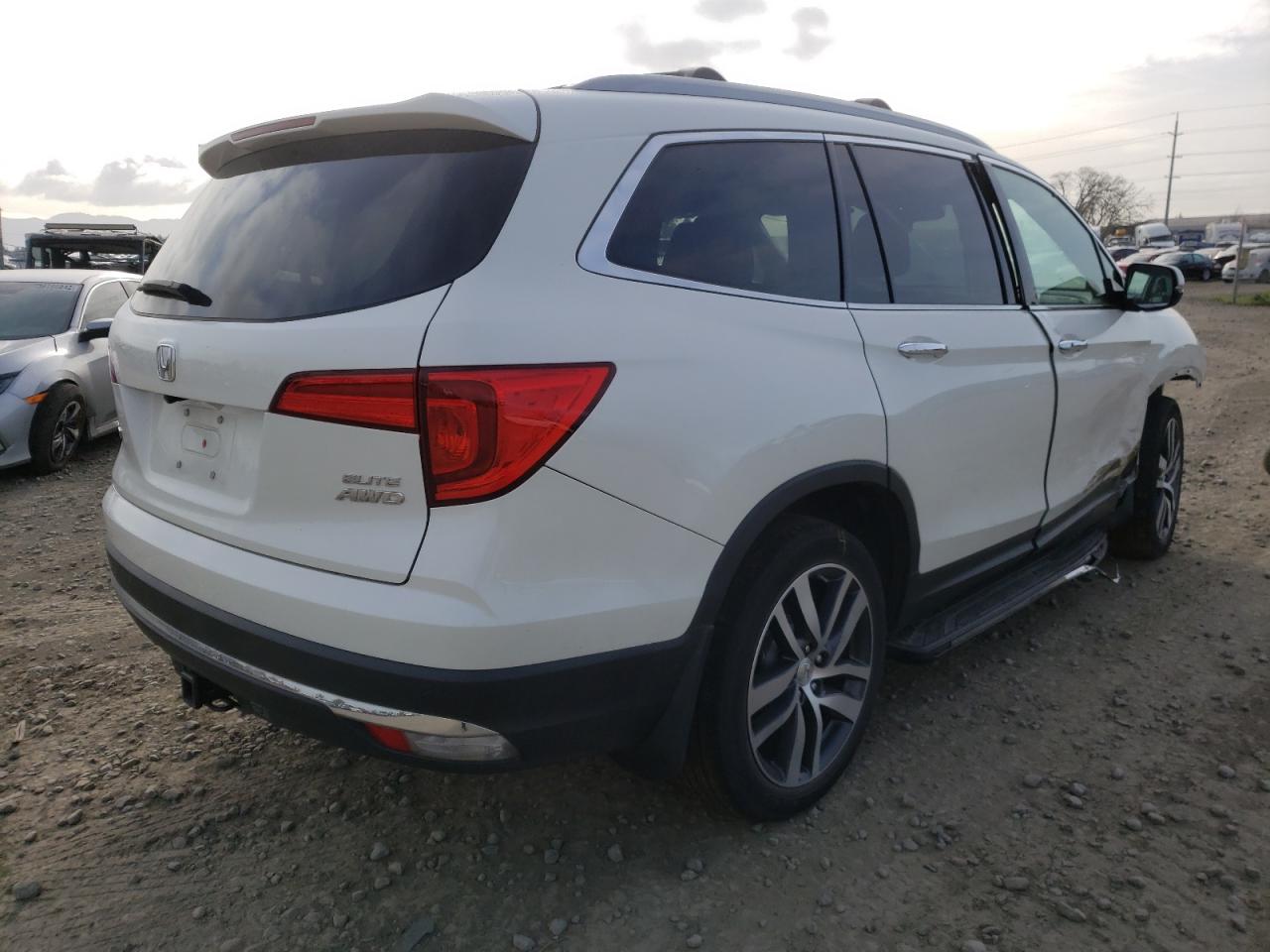 Photo 4 from auction – 2017 HONDA PILOT ELIT with VIN 5FNYF6H0XHB079120