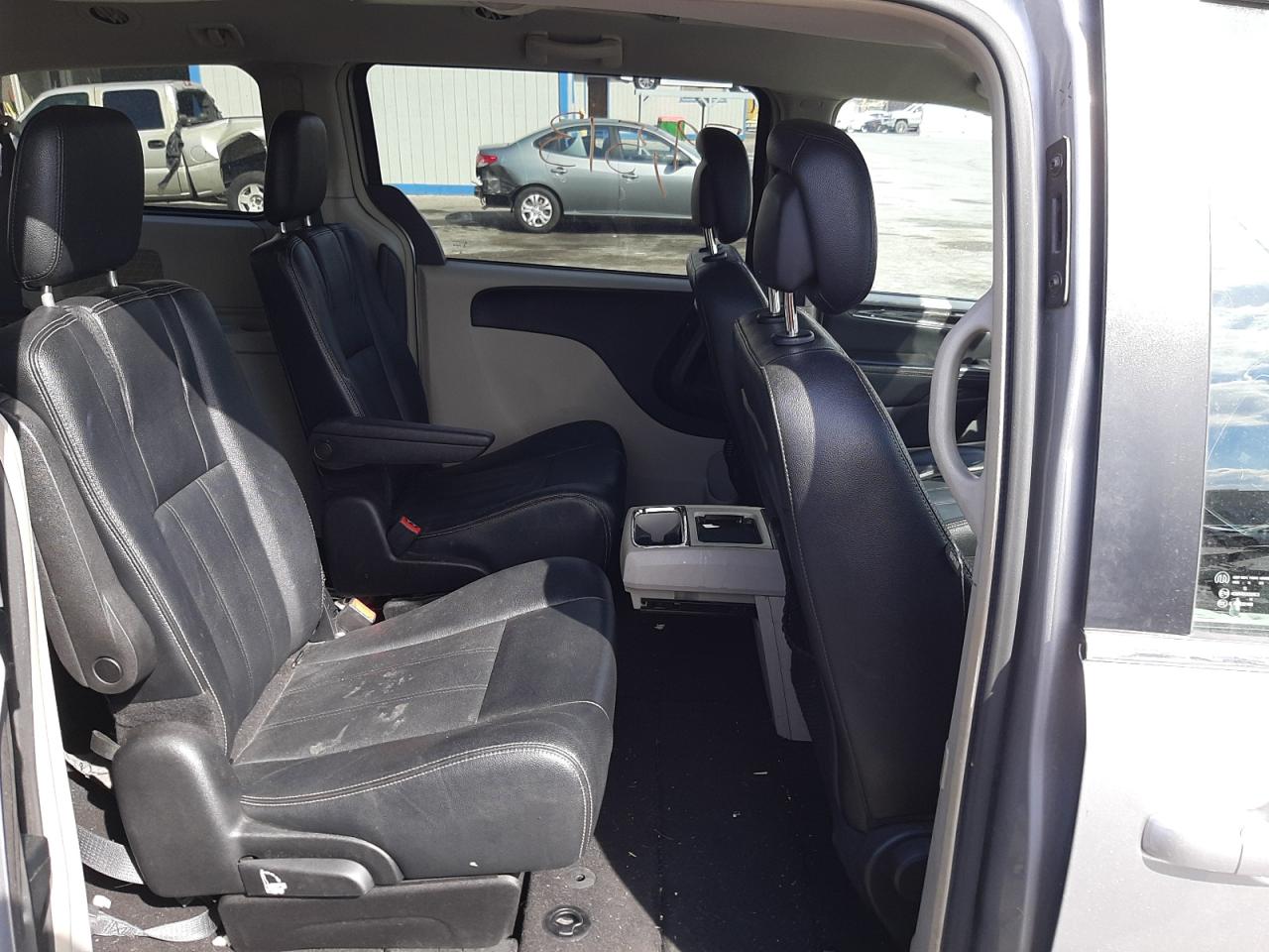 Photo 6 from auction – 2016 CHRYSLER TOWN & COU with VIN 2C4RC1BG7GR197683