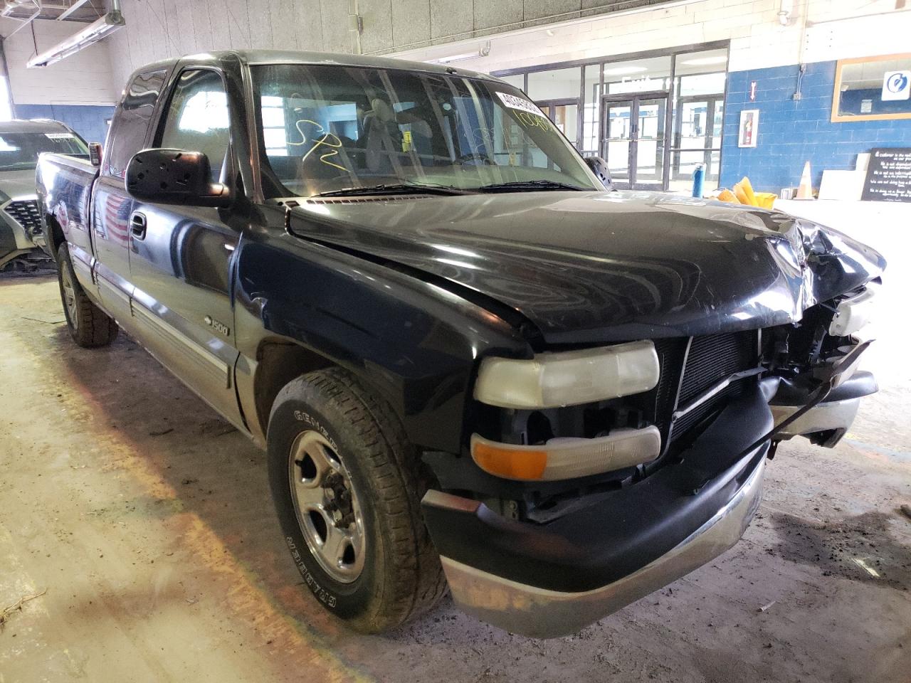 CHEVROLET 1500 SILVE 1999 with VIN 2GCEC19V4X1109836 - Photo from auction
