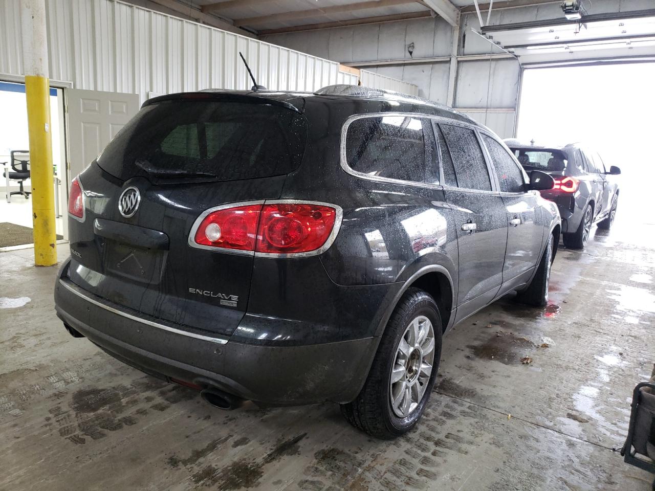 Photo 4 from auction – 2011 BUICK ENCLAVE CX with VIN 5GAKRBED1BJ114710