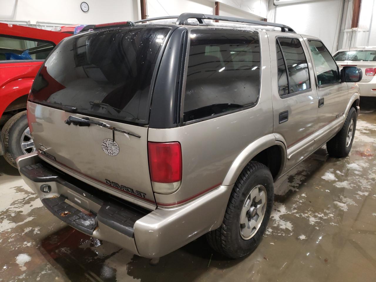 Photo 4 from auction – 2002 CHEVROLET BLAZER with VIN 1GNDT13W92K129836