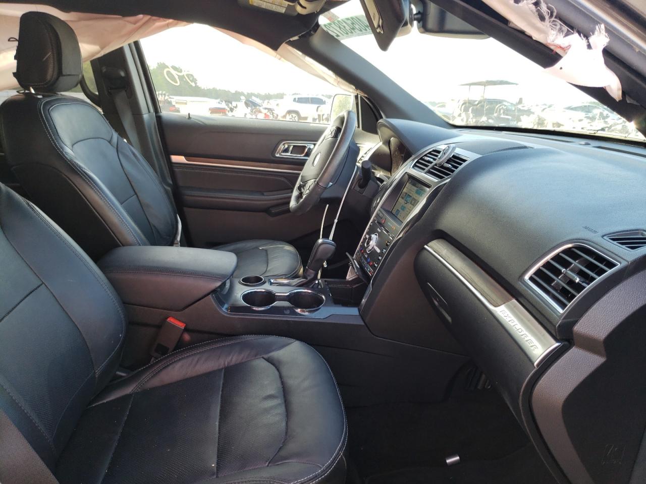 Photo 5 from auction – 2018 FORD EXPLORER L with VIN 1FM5K7F86JGB84659